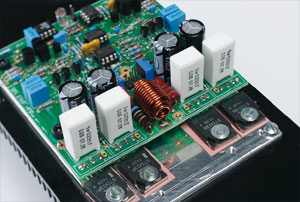 paX : amplificateur de puissance avec correction d&apos;erreur