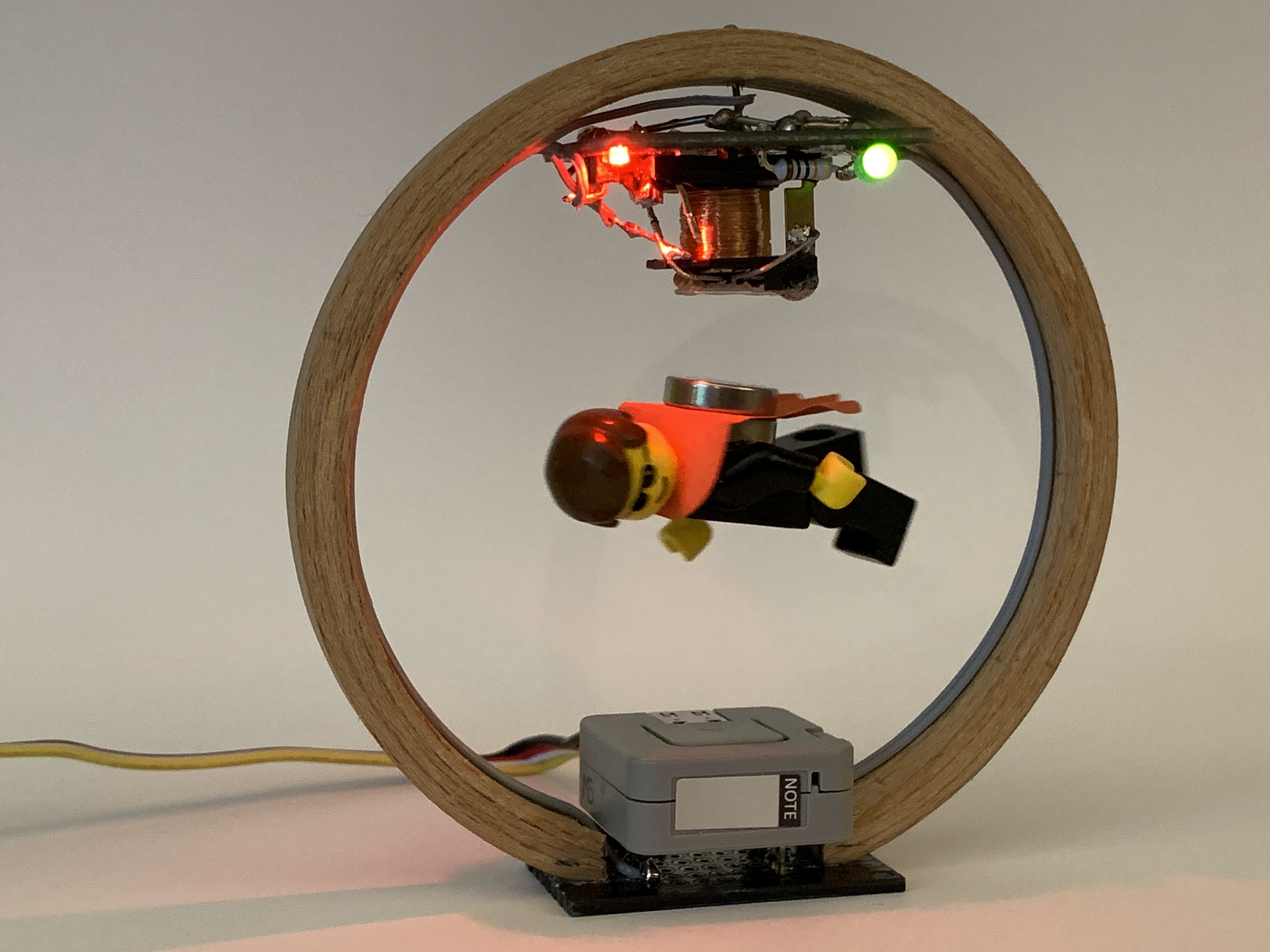 вентилятор на магнитной левитации. левитрон на постоянных магнитах. магнитная левитация проект. Deli maglev globe. левитация сверхпроводника в магнитном поле.